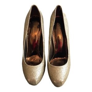 Breckelle’s Gold Vanesa Platform Heels Size 8